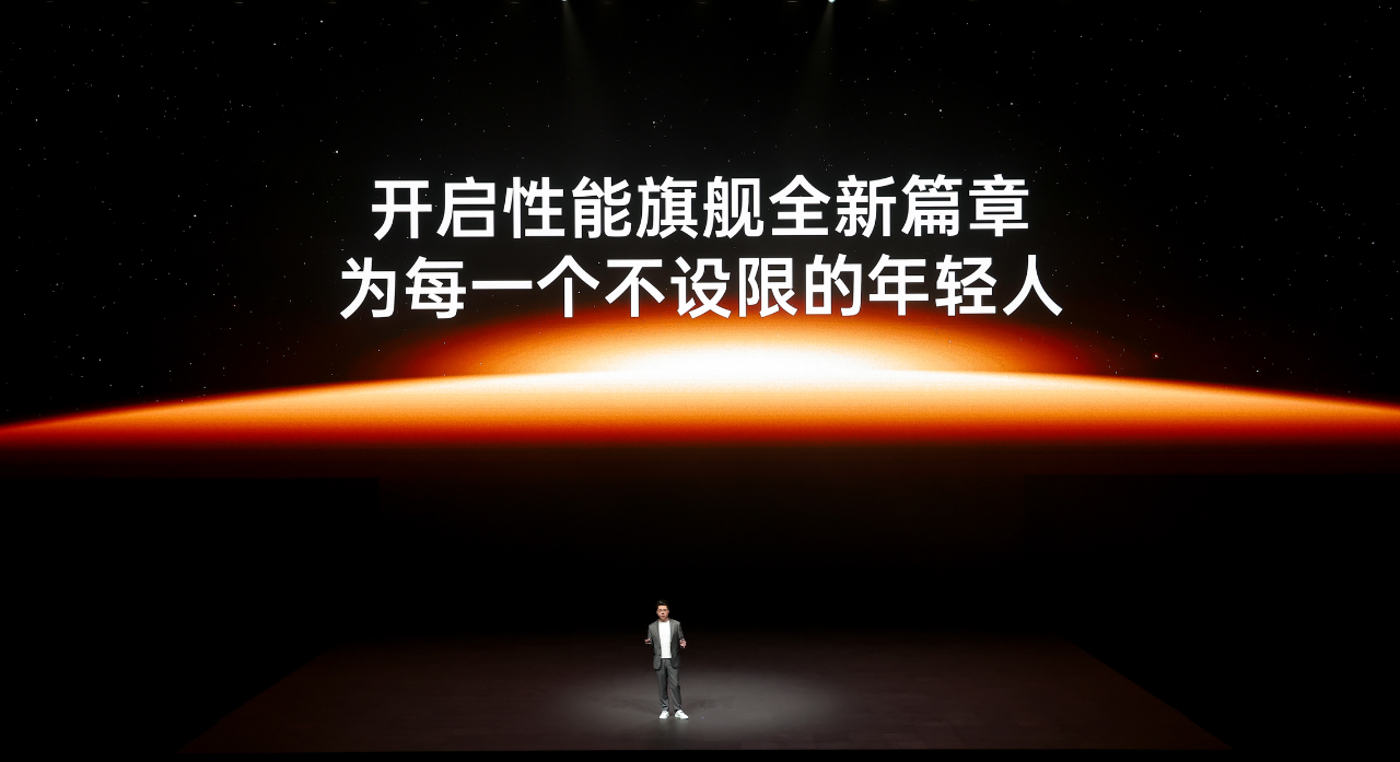 当年轻人的手指追上165Hz：一加要把“Ultra”的话语权从影像交到性能手里吗？