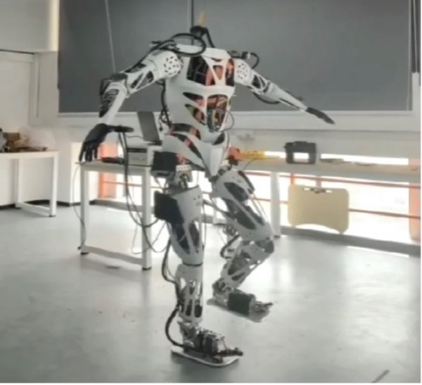对话开普勒胡德波：人形机器人不缺场景，缺的是“动手能力”