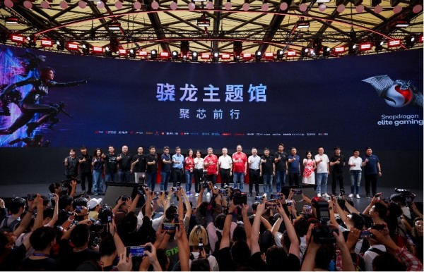 在2024 ChinaJoy，高通包了整个E4骁龙馆，展示68位合作伙伴超过200款终端