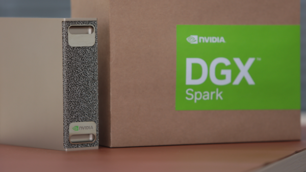 ���� NVIDIA DGX Spark�� ��һǧ���ڴ�������&ldquo;����&rdquo;ipad mini��С�ĺ�����