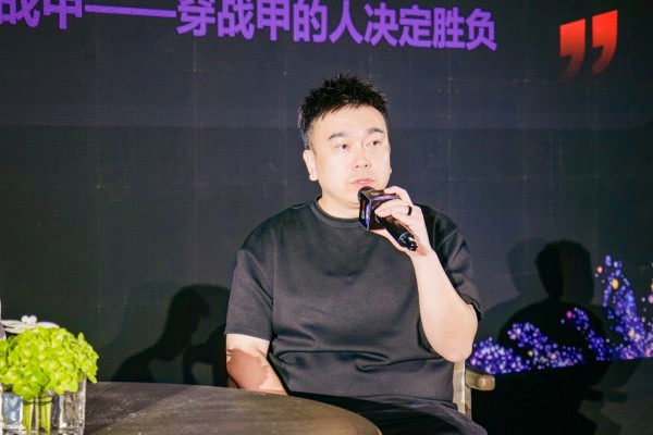 中国商业新物种2.0：AI“驯兽师”与全球商业新版图